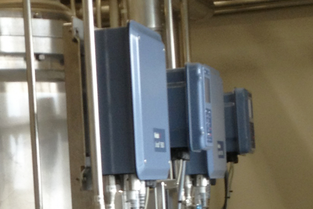 Automatic cleaning and calibration of inline sensors