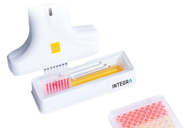Reagent reservoirs for multichannel pipettes