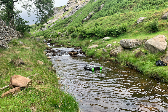 De SonTek RiverSurveyor RS5 is een kleine, draagbare ADCP voor debietmetingen op kleine waterlopen.